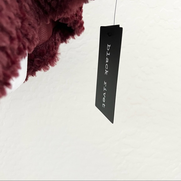 Black Rivet Berry Faux Fur Poncho Cape Shawl - Picture 4 of 10